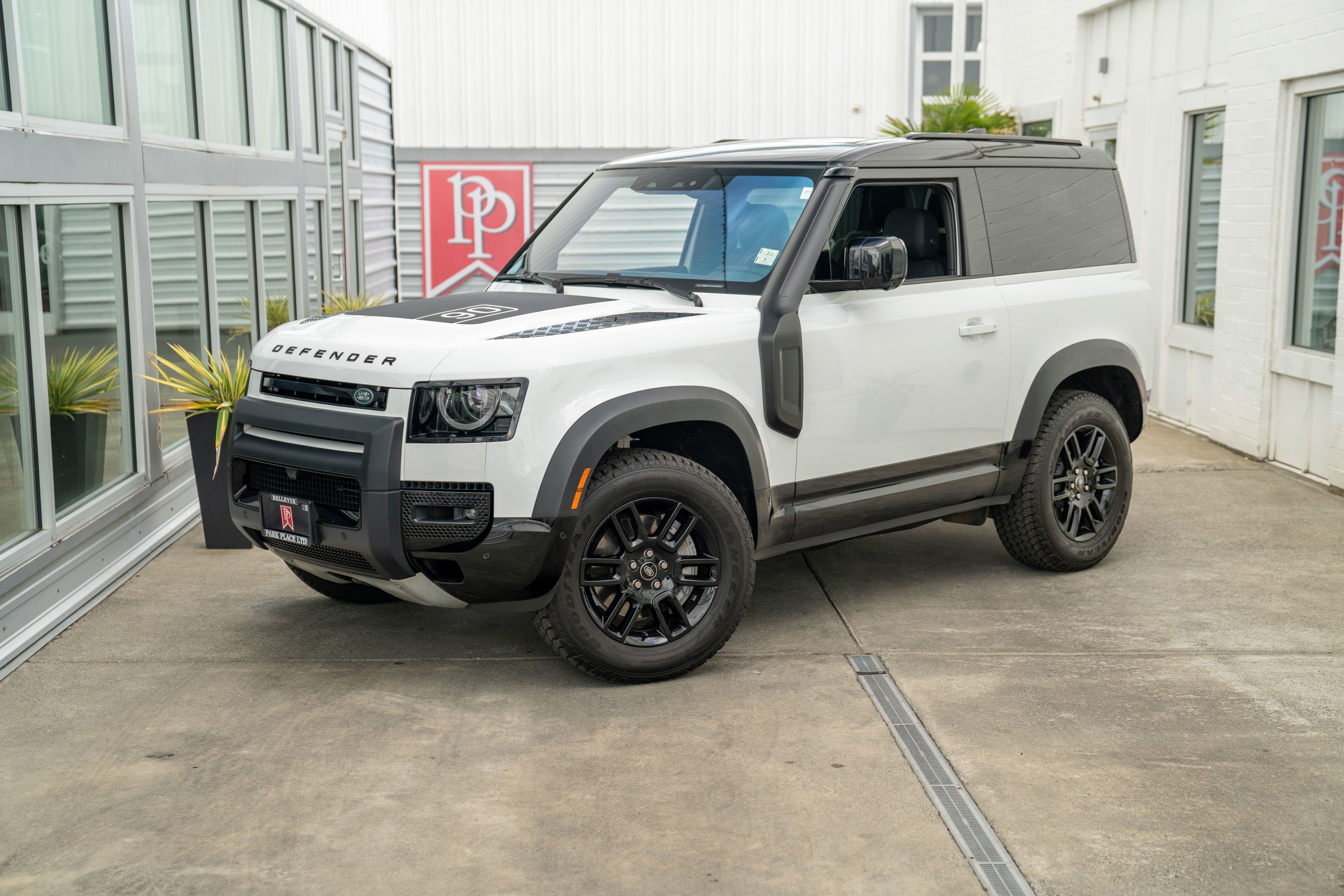 Used 2022 Land Rover Defender 90 X-Dynamic S AWD/4WD image 2