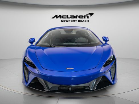 Used 2024 McLaren Artura RWD image 2