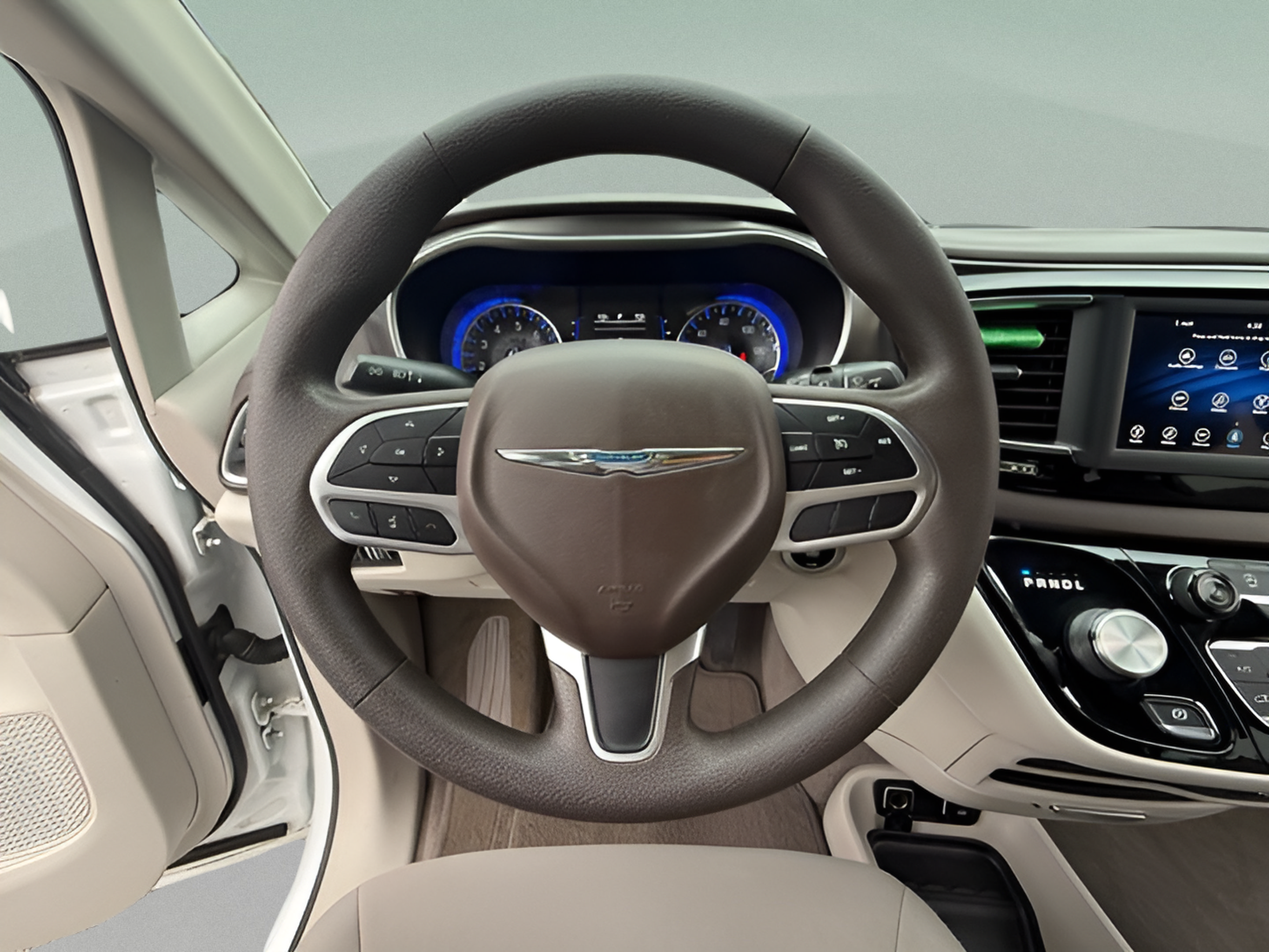 Used 2018 Chrysler Pacifica Touring Plus w/ Tire & Wheel Group FWD image 25