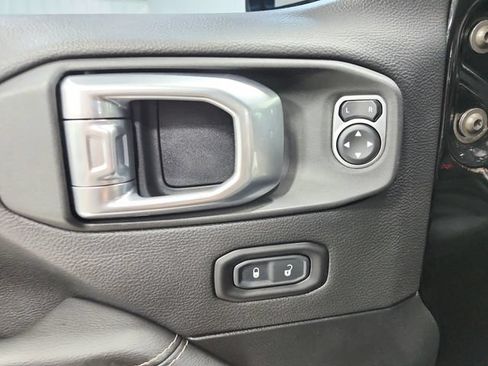 Used 2021 Jeep Wrangler Unlimited Sahara w/ Cold Weather Group AWD/4WD image 33