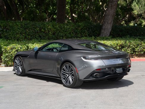 Used 2024 Aston Martin DB12 Coupe RWD image 3