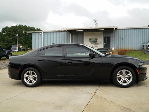 Used 2023 Dodge Charger SXT RWD image 3
