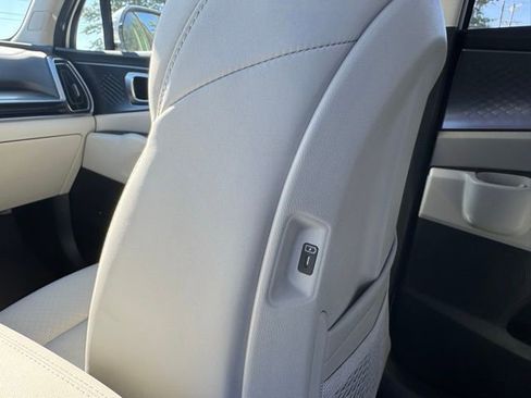 New 2025 Kia Sorento EX image 24