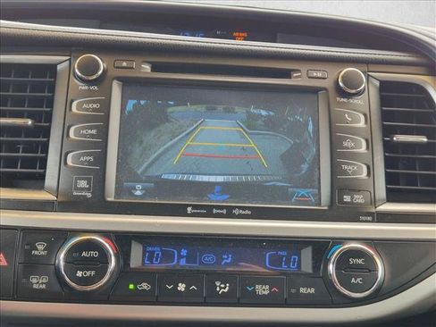 Used 2018 Toyota Highlander Limited Platinum AWD/4WD image 14
