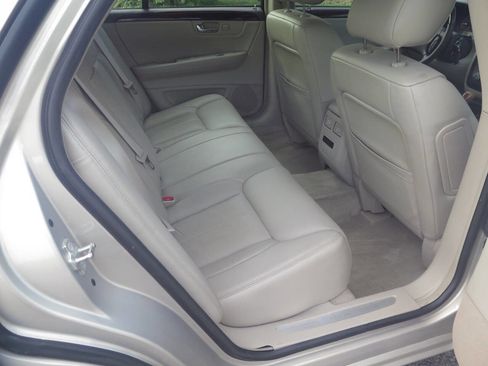 Used 2009 Cadillac DTS w/ Trunk Convenience Package FWD image 13