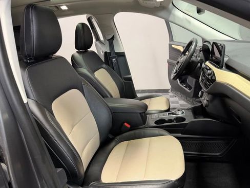 Used 2022 Ford Escape Titanium w/ Titanium Elite Package image 20