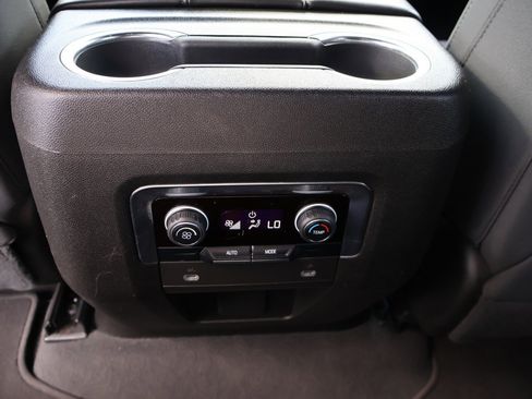 Used 2023 Chevrolet Suburban LS RWD image 14