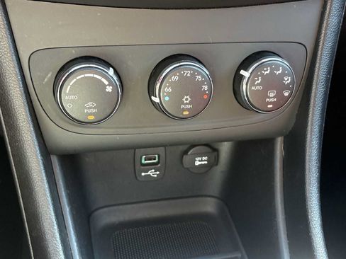 Used 2012 Dodge Avenger SXT Plus FWD image 15