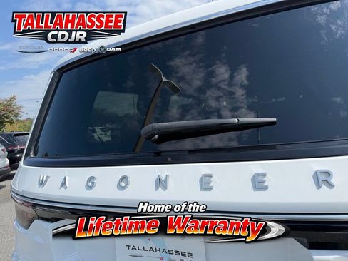 Used 2024 Jeep Wagoneer Series II w/ Flexible Seating Group RWD image 4