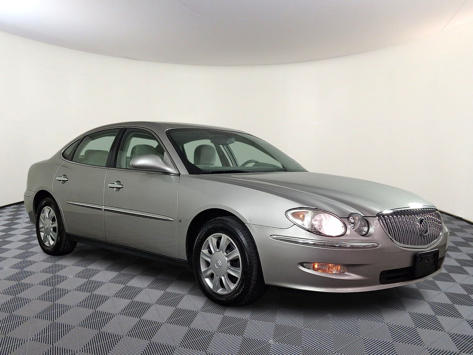 Used 2008 Buick LaCrosse CX FWD image 1