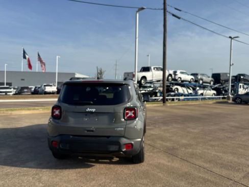 Used 2020 Jeep Renegade Latitude FWD image 20