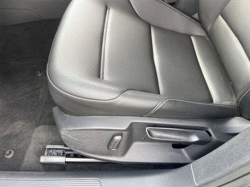 Used 2018 Volkswagen Golf SE image 20