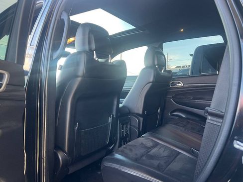Used 2022 Jeep Grand Cherokee Laredo X AWD/4WD image 12