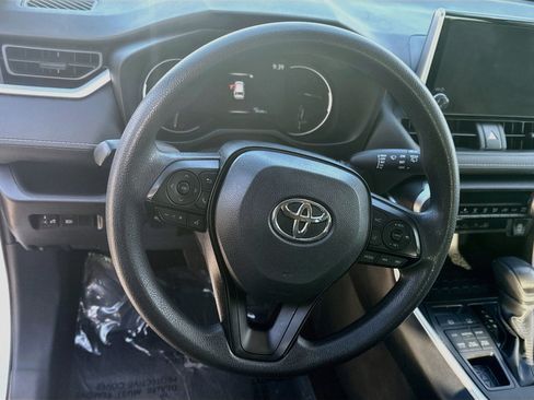 Used 2025 Toyota RAV4 LE AWD/4WD image 17