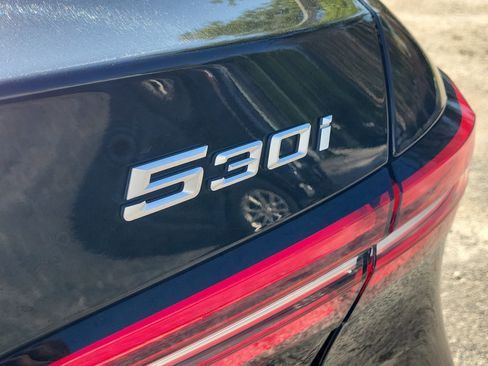 Used 2024 BMW 530i w/ Premium Package image 7