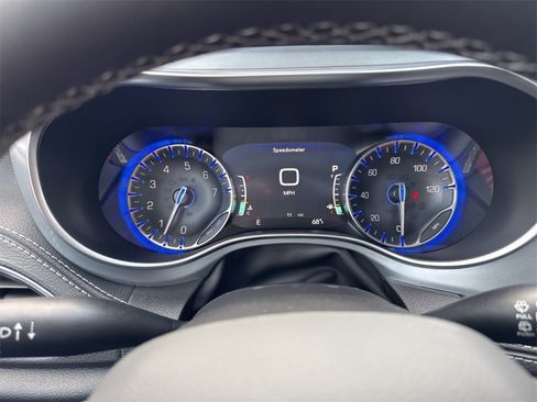 New 2026 Chrysler Pacifica Limited image 18