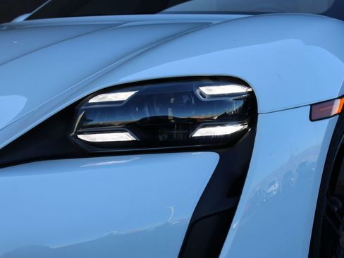 Used 2021 Porsche Taycan 4S image 12