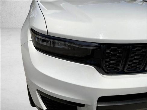 Used 2022 Jeep Grand Cherokee L Laredo RWD image 29