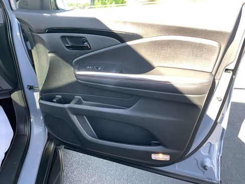 Used 2025 Honda Passport Black Edition image 13