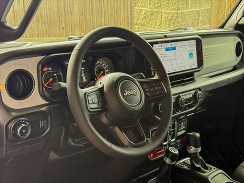 Used 2024 Jeep Wrangler Willys image 16