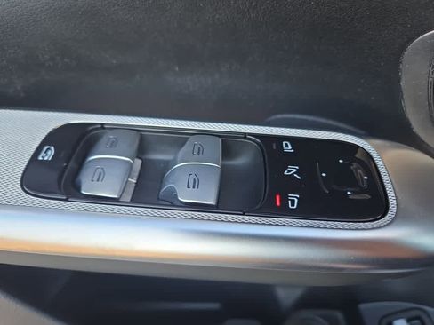 Used 2024 Mercedes-Benz GLC 300 4MATIC image 21