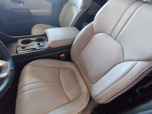 Used 2025 Honda Pilot Elite image 8