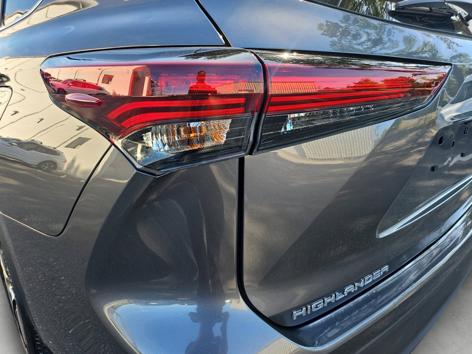 Used 2025 Toyota Highlander XLE FWD image 20