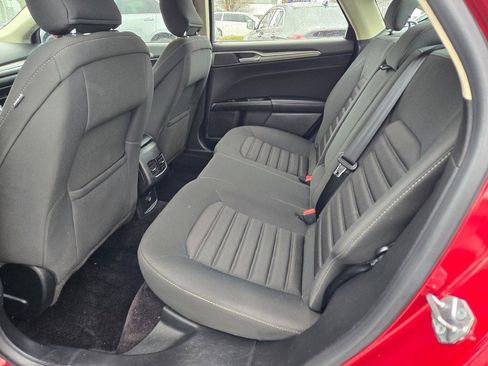 Used 2017 Ford Fusion SE w/ Fusion SE Technology Package image 14