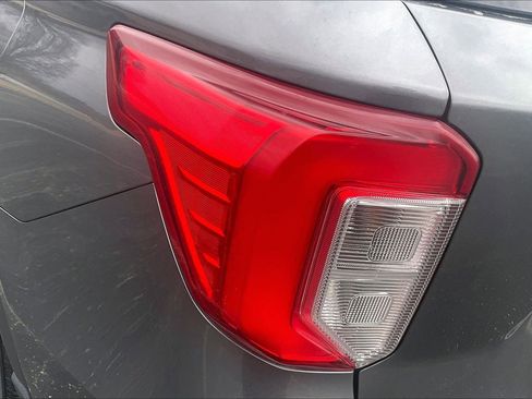 Used 2023 Ford Explorer Limited image 24