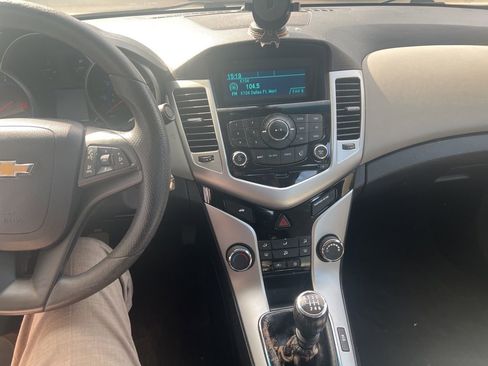 Used 2016 Chevrolet Cruze LS image 10