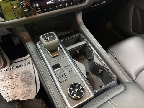Used 2023 Nissan Pathfinder SL AWD/4WD image 22