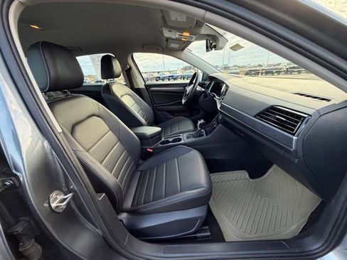 Used 2024 Volkswagen Jetta SE image 21
