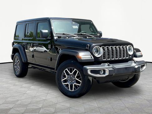 Used 2025 Jeep Wrangler Unlimited Sahara AWD/4WD image 3
