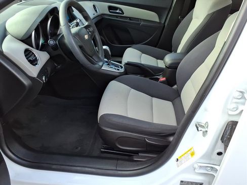 Used 2015 Chevrolet Cruze LS image 14