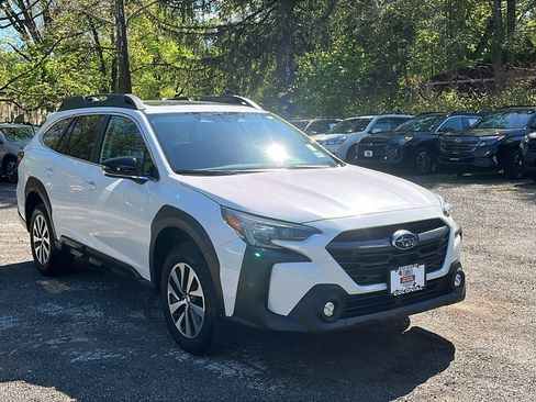 Certified 2025 Subaru Outback Premium AWD/4WD image 3