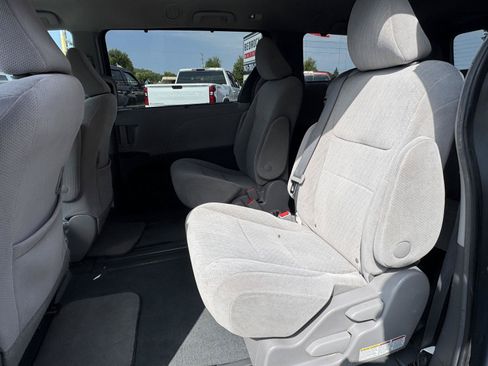 Used 2017 Toyota Sienna LE FWD image 30