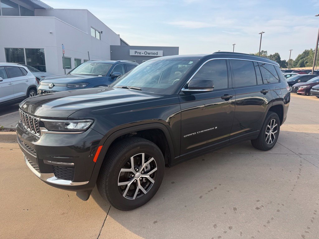 Used 2024 Jeep Grand Cherokee L Limited RWD image 1