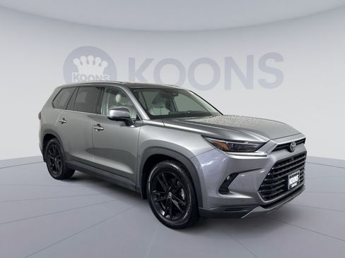 Used 2025 Toyota Grand Highlander AWD image 10