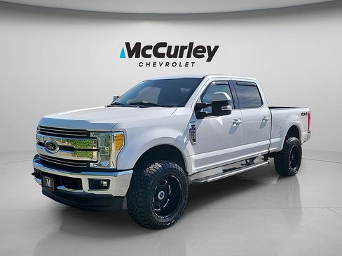 Used 2017 Ford F250 Lariat w/ Lariat Ultimate Package AWD/4WD image 3