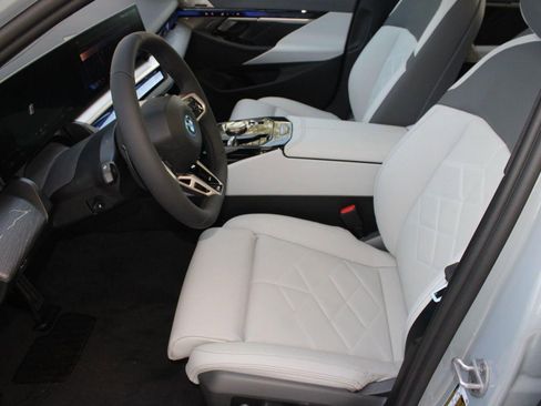 New 2026 BMW i5 eDrive40 w/ M Sport Package AWD/4WD image 5
