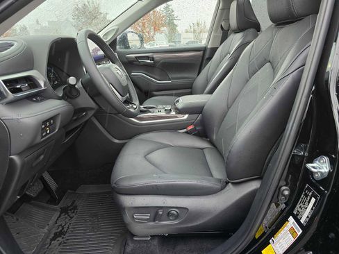 Certified 2025 Toyota Highlander Platinum image 24