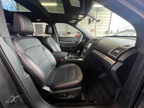 Used 2018 Ford Explorer Sport image 16
