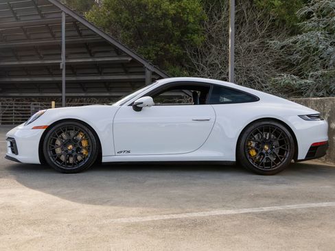 Used 2024 Porsche 911 Carrera GTS image 2