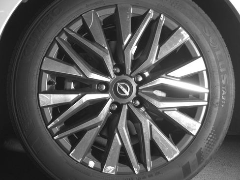 Used 2025 Nissan Altima 2.5 SV image 12