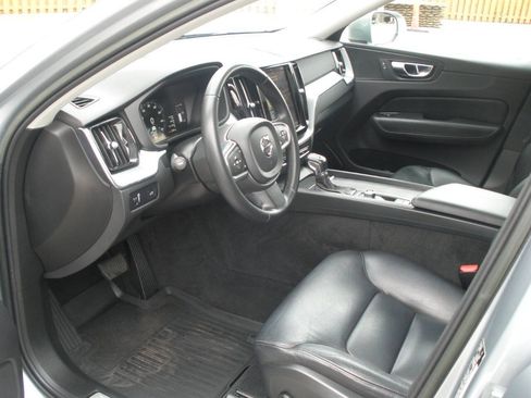 Used 2018 Volvo XC60 T5 Momentum AWD/4WD image 26