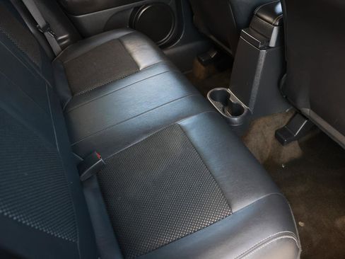 Used 2016 Jeep Compass Latitude image 12