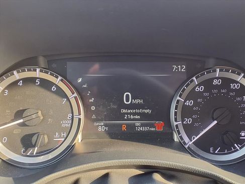 Used 2024 Toyota Highlander LE FWD image 12
