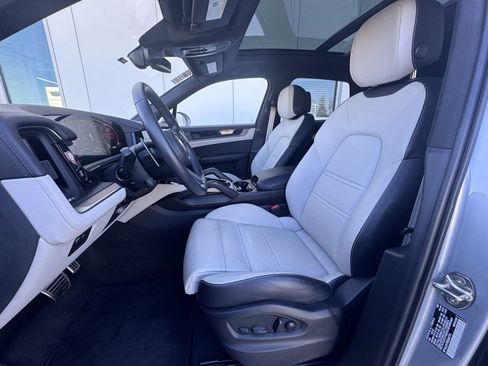 Used 2024 Porsche Cayenne S image 11