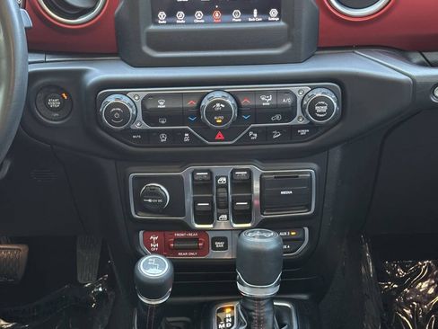 Used 2018 Jeep Wrangler Unlimited Rubicon AWD/4WD image 25