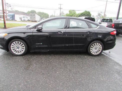Used 2016 Ford Fusion SE FWD image 5